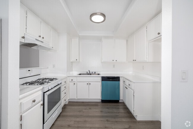 1 dormitorio, 1 baño - 800 pies cuadrados - Cocina - 13628 Kornblum Ave.