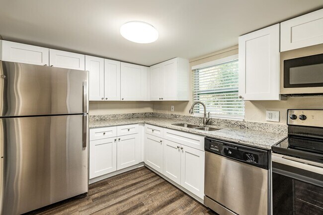 Building Photo - 1720 Granville Ct S