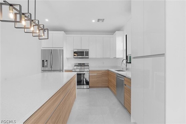 Building Photo - 2001 NW 25th Ave