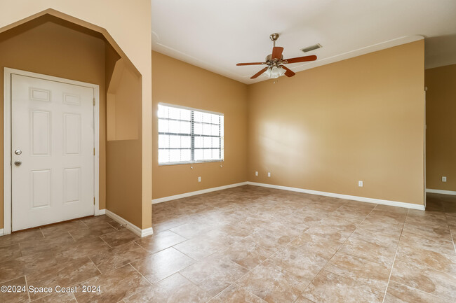 Building Photo - 2210 Alexander Dr