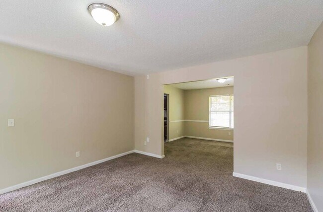 Foto del edificio - 6849 Fireside Ln