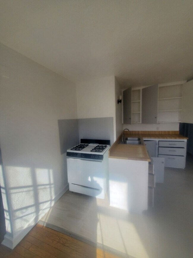 Foto del edificio - Newly freshened home available now!