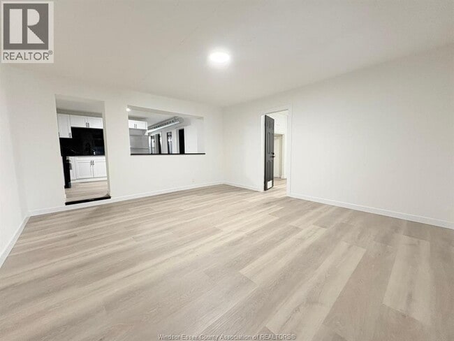 Photo du bâtiment - 1370 Wyandotte St E