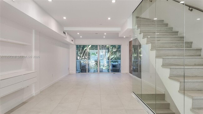 Building Photo - 455 NE 39th St