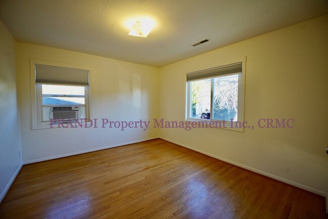 Building Photo - 2nd Floor Apartment in Small Building with...