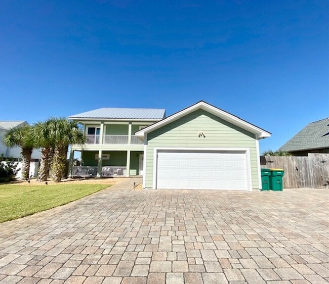 Building Photo - WOW! BEAUTIFUL 3 bedroom WATERFRONT fully ...