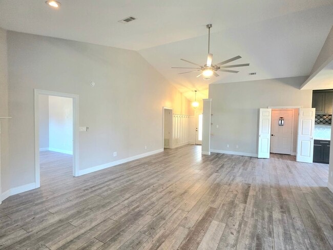 Building Photo - 1643 Kalakaua Ct