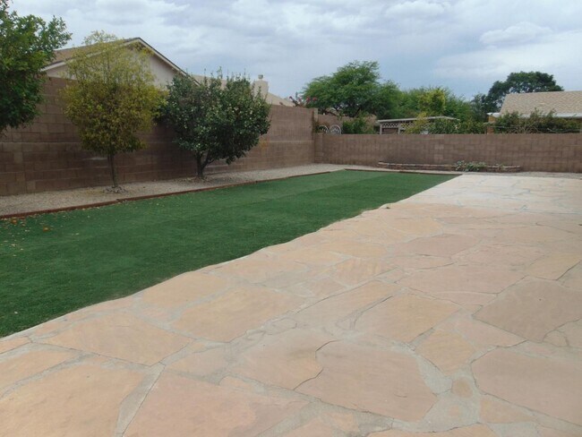 Foto del edificio - COMING SOON!! Eastside 3 Bed/2 Bath by Lak...