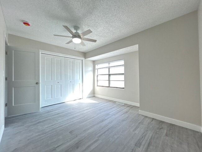 Building Photo - Southern Hills Townhomes