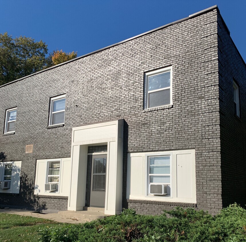 Primary Photo - 602 W Hanna Ave