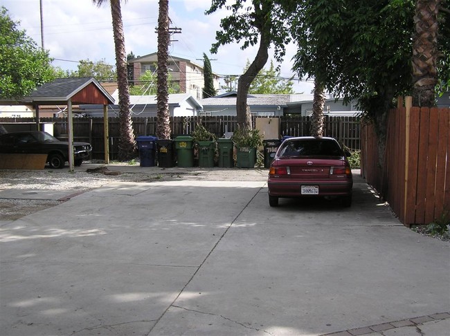 Building Photo - 7314-7322 Woodley Ave