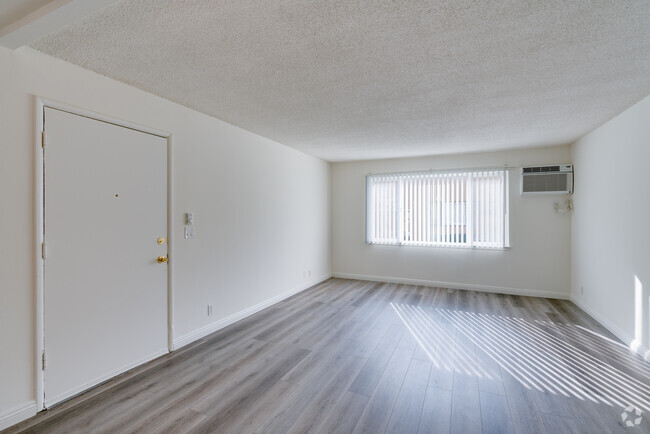 2HAB, 1BA - 800 ft² - Serrano Apartments