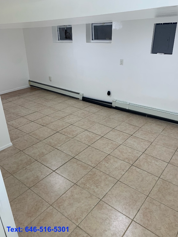 Building Photo - 447 Elton St