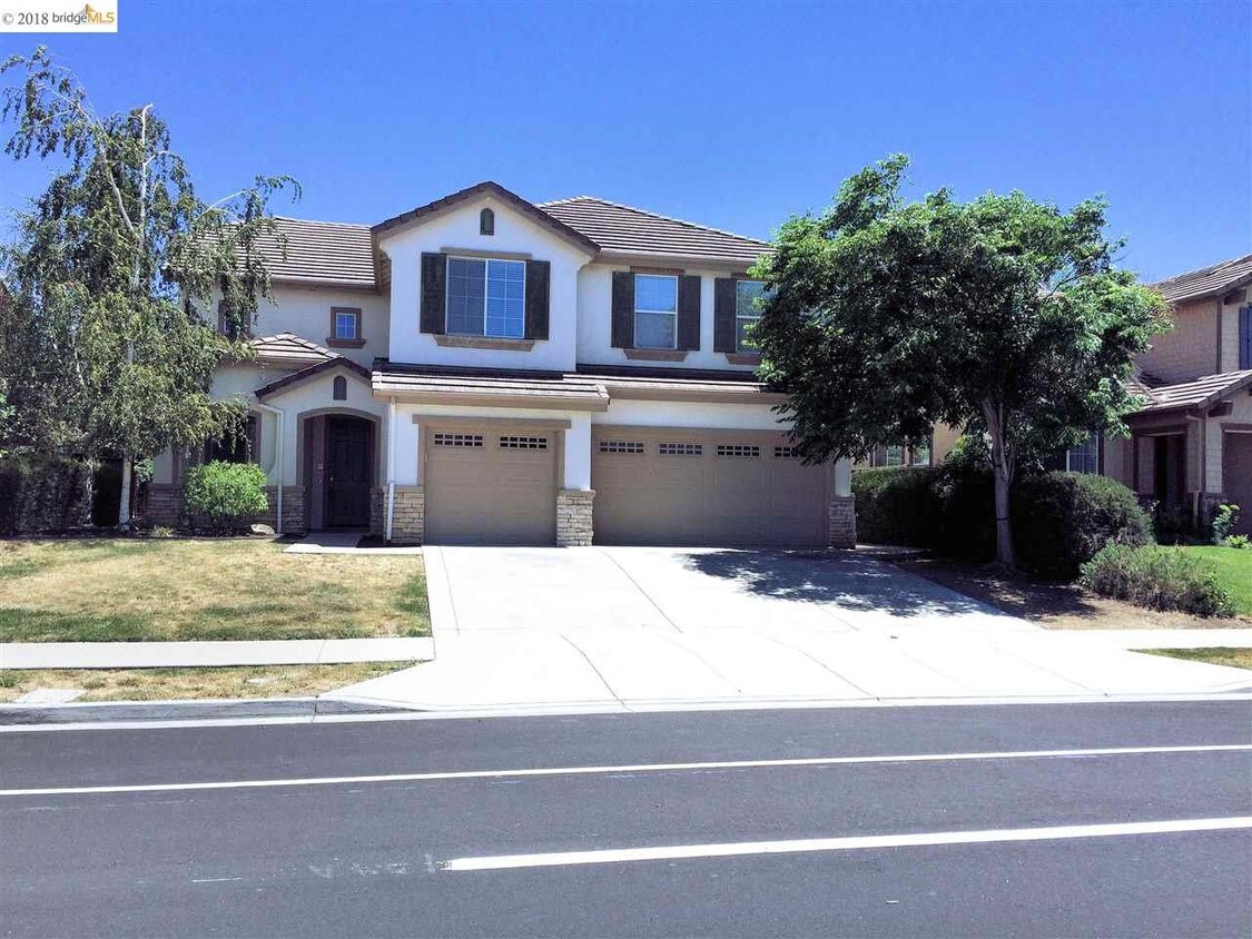 Primary Photo - 245 W Country Club Dr