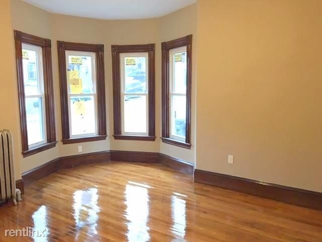 Building Photo - 2 br, 1 bath Apartment - 14 Moreland St