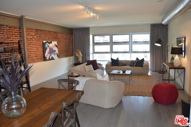 Building Photo - 527 Molino St
