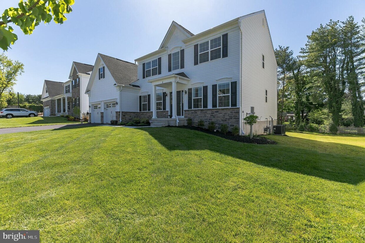 Foto principal - 5 Grace Ct