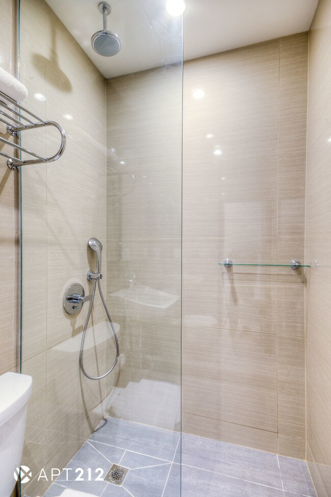Foto del edificio - 308 W 18th St