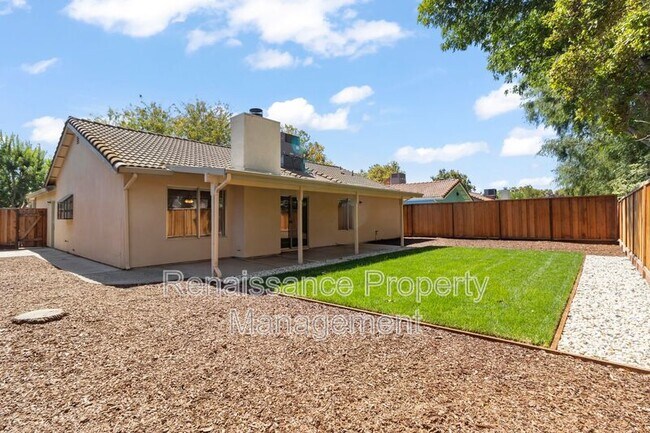 Building Photo - 445 W Deerwood Ln