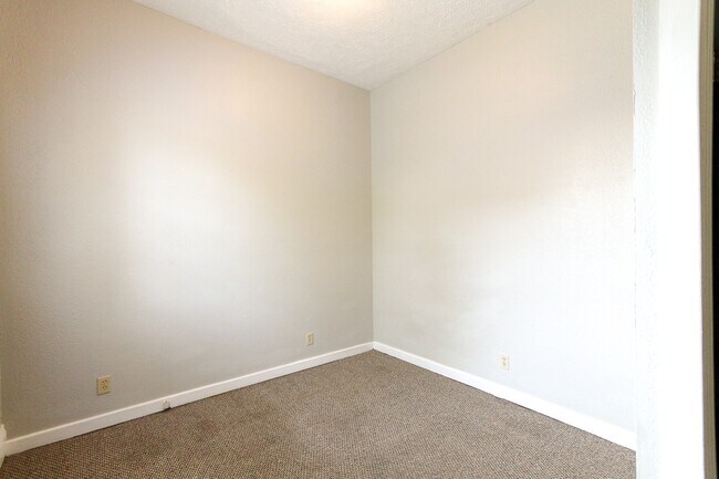 Foto del edificio - PRELEASING FOR AUGUST 2024! In-Unit Washer...