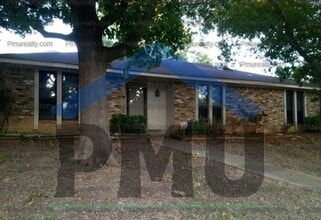 Building Photo - 512 Newcastle Dr