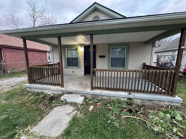 Building Photo - 274 Wrexham Ave