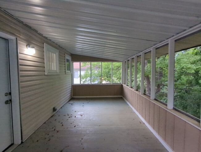 Building Photo - CUTE Remodeled House in Brainerd