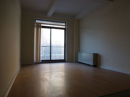 Foto principal - 411 E 120th St