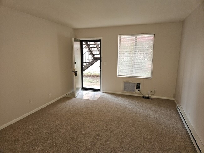 Building Photo - 2601 Hillsboro Pike