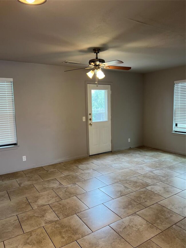 Building Photo - 1036 Drover's Cove