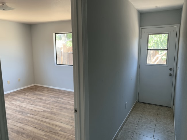 Building Photo - 825 Raaberg Way