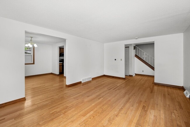 Building Photo - 3129 Windsor Dr