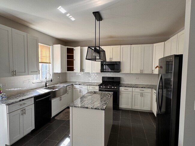 Building Photo - 2784 Rosehall Ln