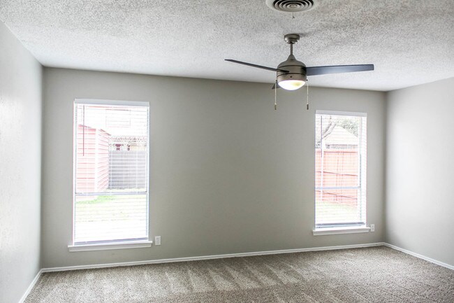 Foto del edificio - 1701 Baylor Dr, Richardson, TX 75081