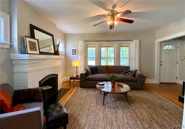 Building Photo - 128 Mosley Dr