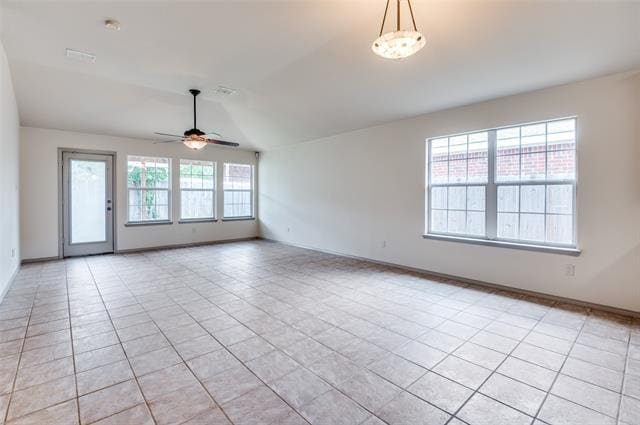 Building Photo - 915 Simi Dr