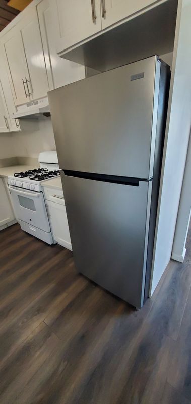 Foto del edificio - 1432 E 8th St
