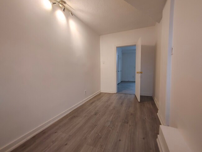 Building Photo - One Bedroom Apartment, One Central Location