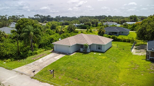 Building Photo - 3/2 Single Family home freshly painted interior and exterior
