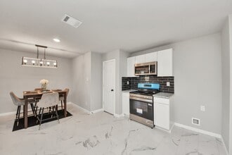 Building Photo - 15123 Kaler Rd