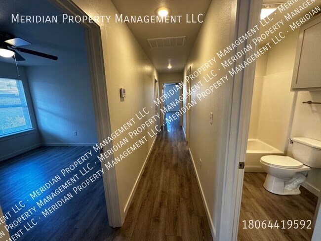 Foto del edificio - Three bed, Three bath Near TTU - Pre lease