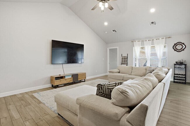 Building Photo - Beautiful home located in Rollings!!!