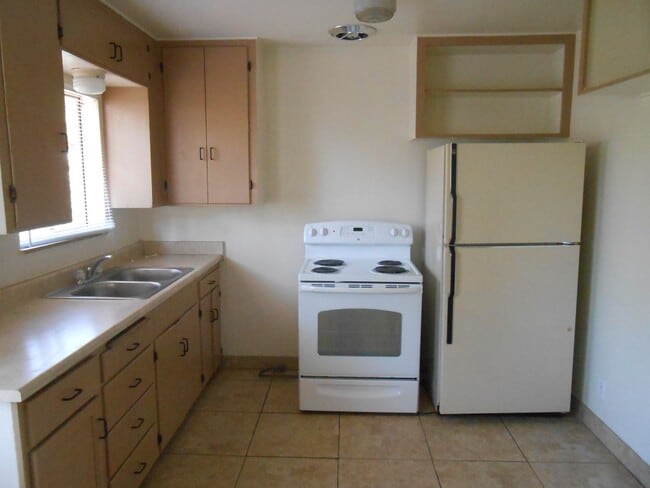 Building Photo - 1155 Bond St
