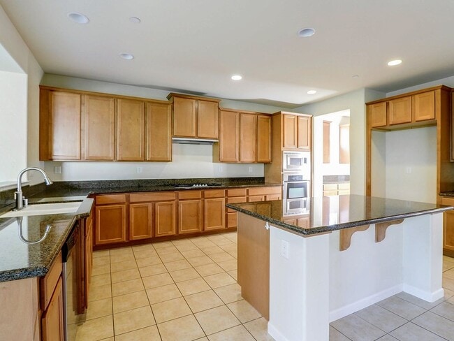 Building Photo - 5 Bedroom Single Family Home in Lincoln