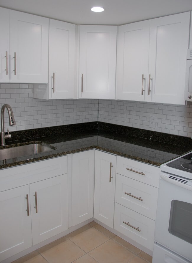 Building Photo - 737 SE 1st Way