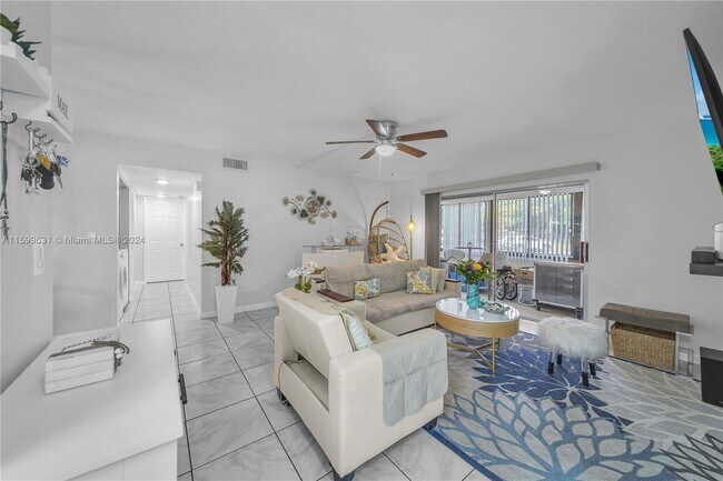 Building Photo - 3089 N Oakland Forest Dr