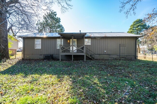 Building Photo - Spacious 4-Bedroom Home in Pleasant Grove ...