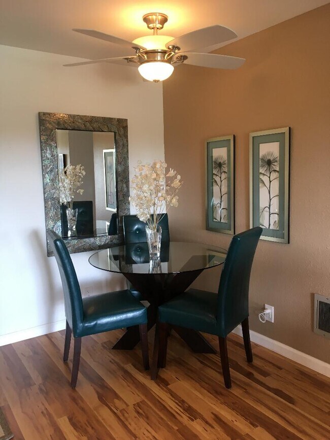 Foto del edificio - 396 Larkspur Plaza Dr