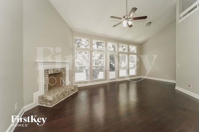 Foto del edificio - 9319 Lake Spring Ave