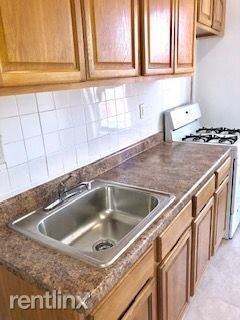 Building Photo - 3 br, 1 bath  - 666 Dumont Ave